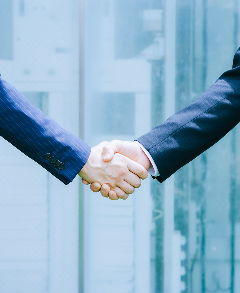 商談をしている女性